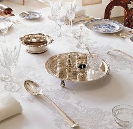 Elegant double damask tablelinen.